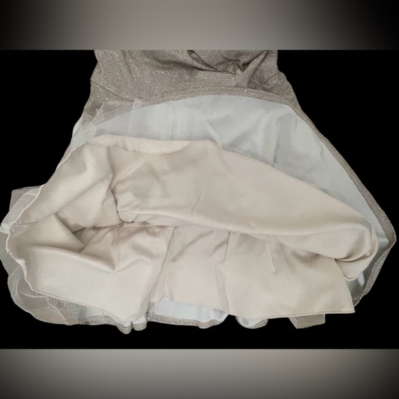 B. Smart Dress - Picture 3 of 9